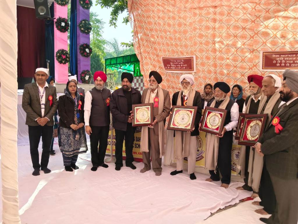 गुरु तेग बहादुर पब्लिक स्कूल में मेधावी छात्रों का सम्मान
